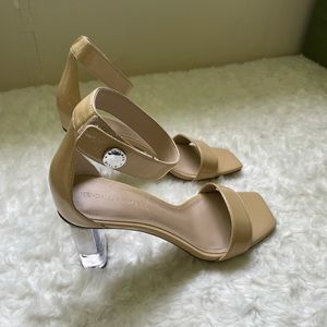 BRAND NEW KENDAL AND KYLIE NUDE HEELS